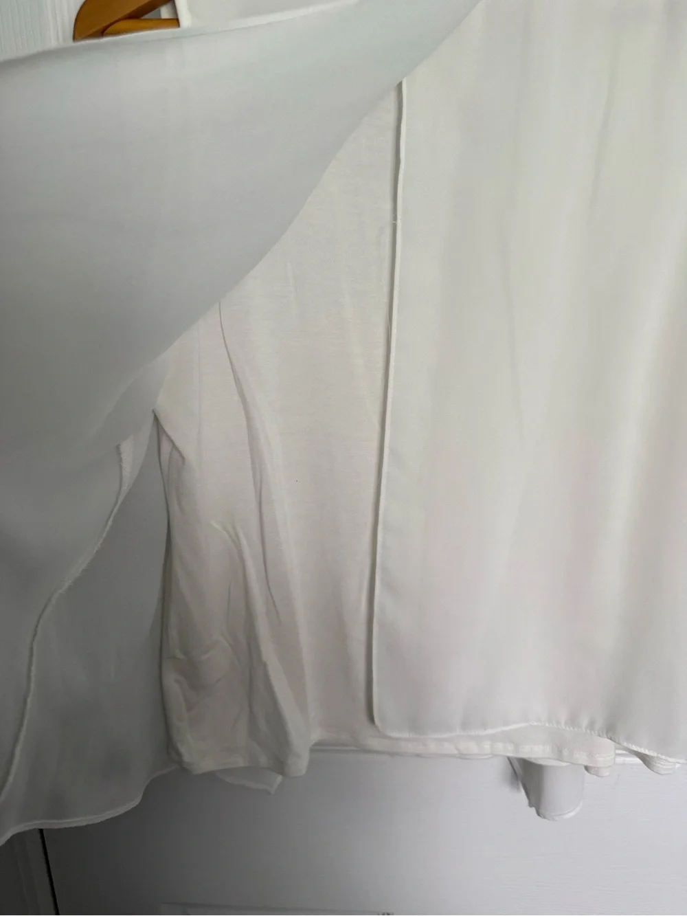 Green Envelope off white V-Neck Sleeveless Camisole - Picture 5 of 5